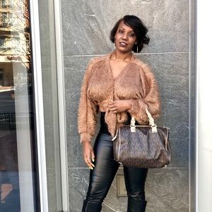 Meet your Posher, Alessandra